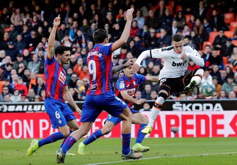1-0. Un gol de Maxi Gómez da los puntos al Valencia en un igualado duelo