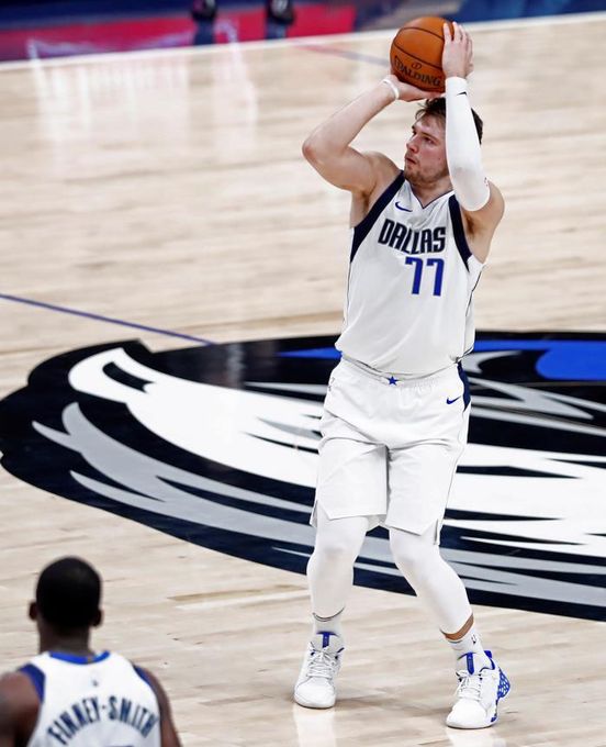 118-110. Otra noche estelar de Doncic, con undécimo triple doble, y triunfo