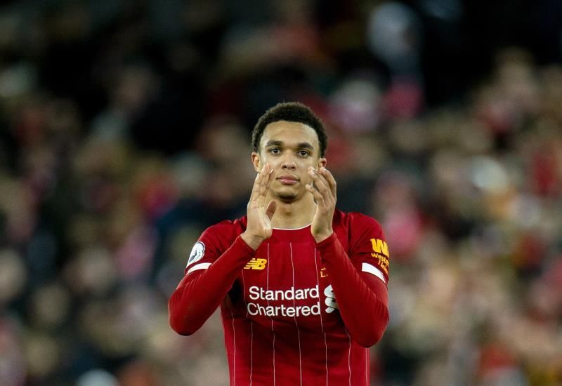 Alexander-Arnold se impone a Adama Traoré como mejor jugador en diciembre