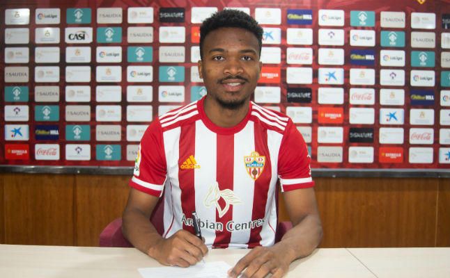 El Almería le da su peculiar bienvenida a Kaptoum