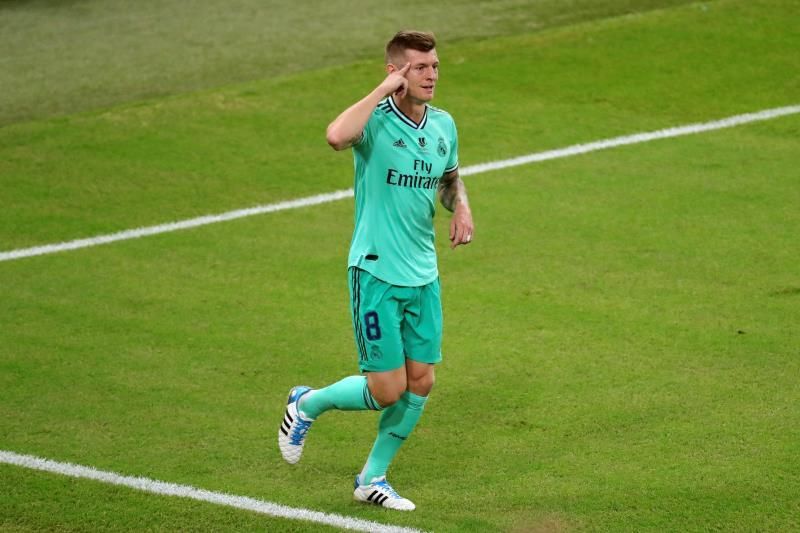 El pie de Kroos y su 42,5 de bota