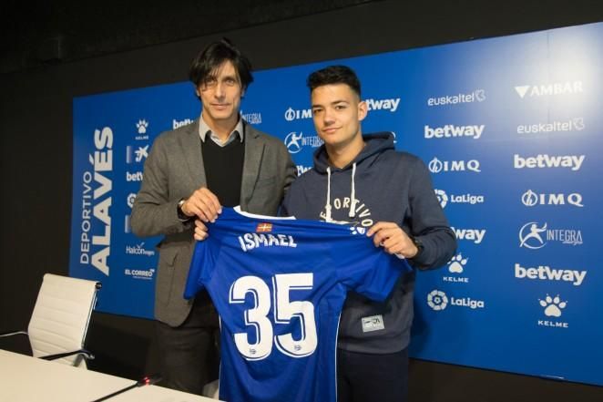 El bético Ismael se presenta con el Alavés como "un jugador completo"