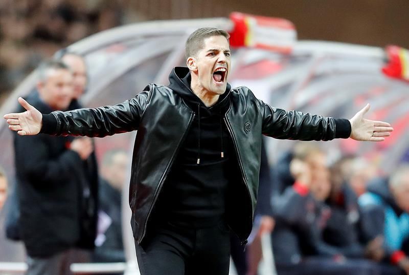 El PSG baja de la nube a Robert Moreno