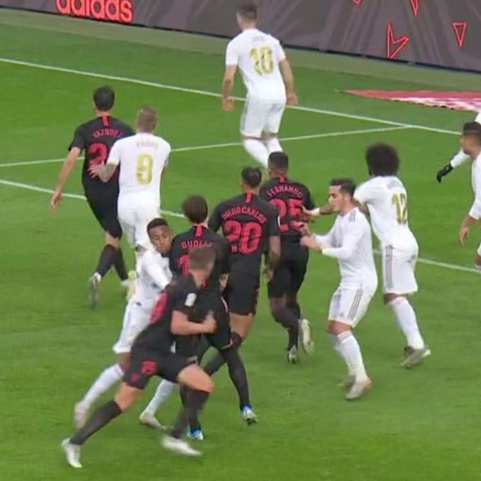 La jugada polémica del Real Madrid-Sevilla FC: ¿falta de Gudelj?