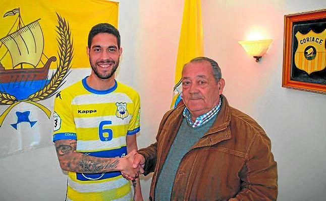 Carlos García, un fichaje de 'Primera' para el Coria