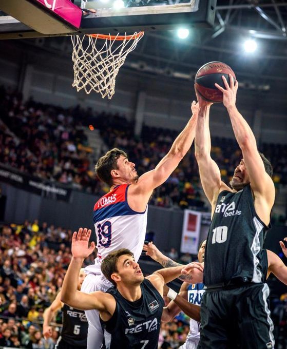 88-77. Bilbao Basket alarga su racha a seis victorias y corta la del Manresa