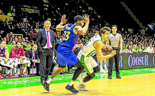 El Barça alimenta la esperanza del Betis