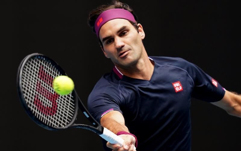 Federer y Tsitsipas se lucen; Djokovic cumple en una jornada de lluvia