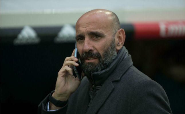 El Sevilla respalda a Monchi: "Los de colorado somos los tuyos"