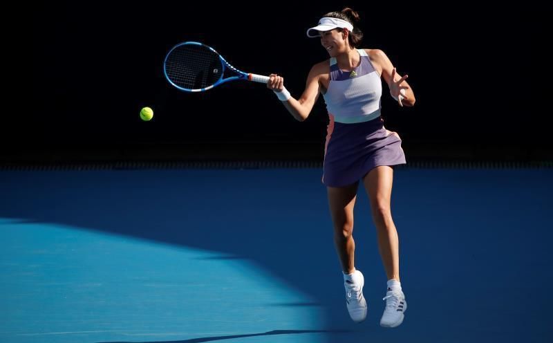 Muguruza reacciona y vence en su estreno a la estadounidense Rogers