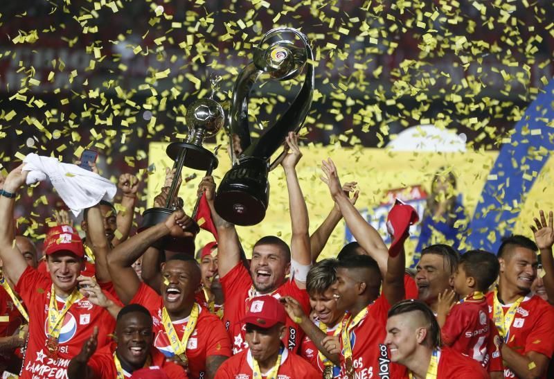 Liga colombiana comienza con 8 entrenadores extranjeros, uno de ellos español