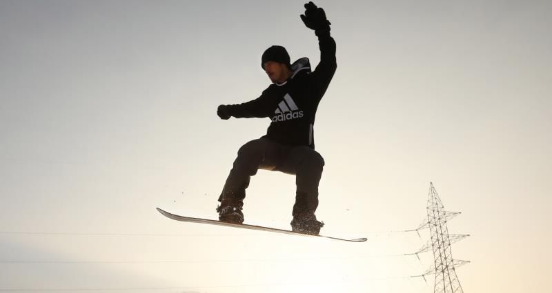 El snowboard lleva a los afganos más allá del peligro