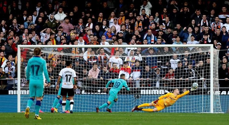 2-0: El Valencia recupera su mejor versión y tumba al Barcelona