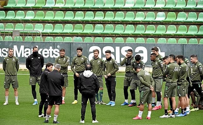 Pedraza, novedad en una lista de 18 del Betis