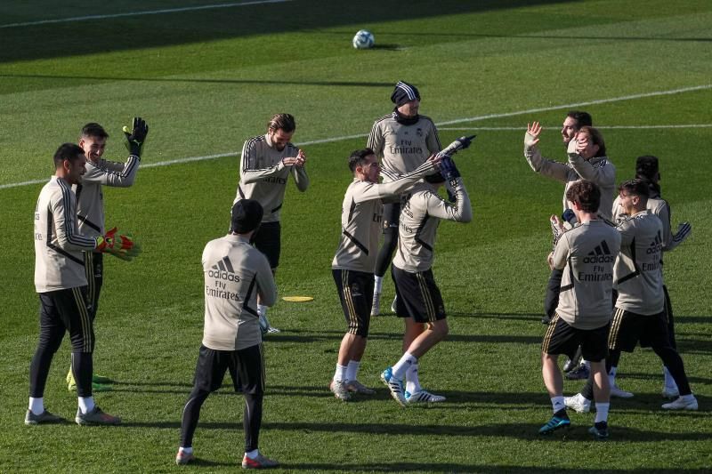 Ramos vuelve al grupo; Bale no pisa el césped
