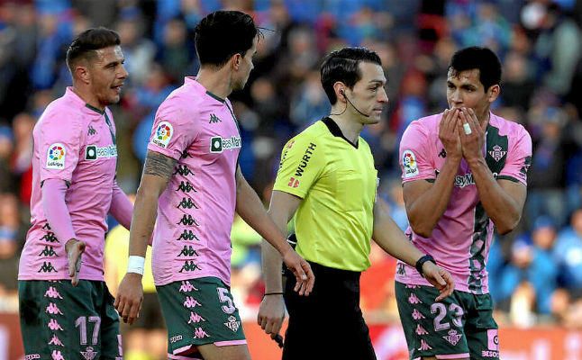 Betis y Sevilla FC ya conocen los árbitros de la próxima jornada