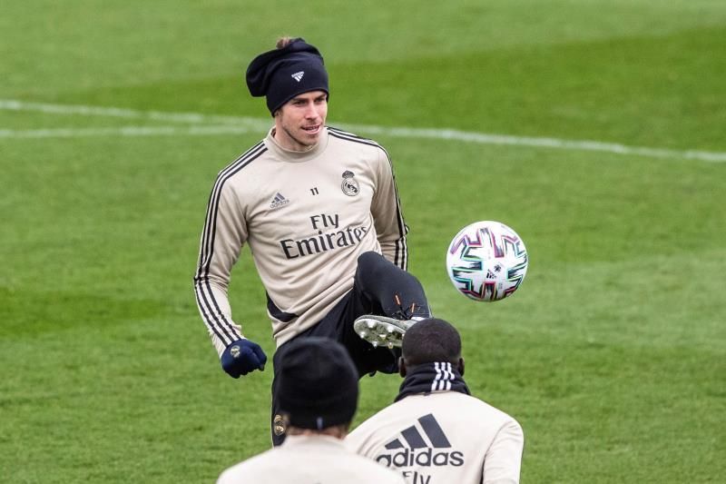 Bale toca balón sobre el césped a dos días de jugar contra el Zaragoza