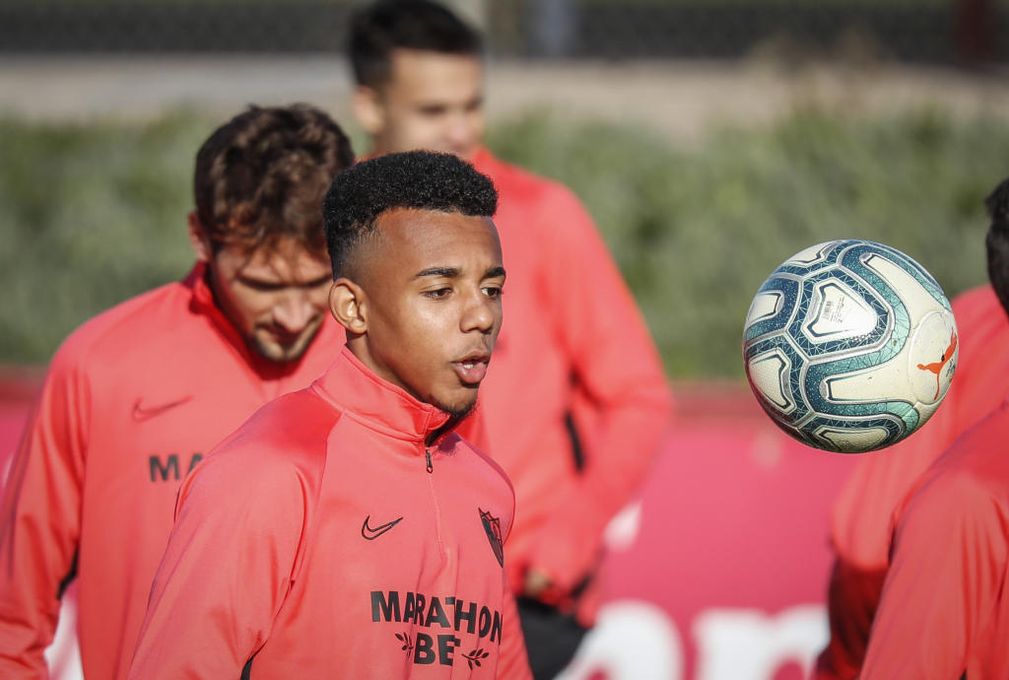 Kounde: "Diego Carlos es un animal"