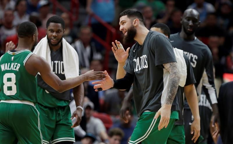 119-104. Hayward brilla en la noche de homenaje de Celtics a Kobe Bryant