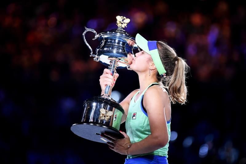 Muguruza tropieza en la final tras ser remontada por la joven Kenin