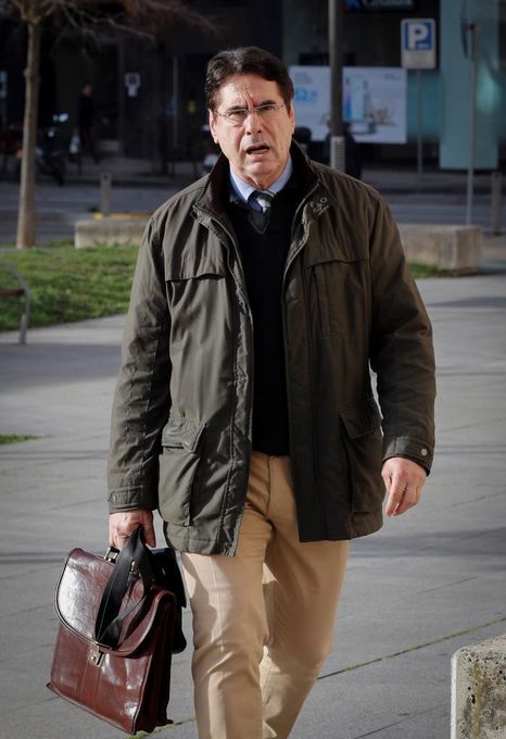 El gerente de Osasuna niega que él elaborase el contrato de Flefield