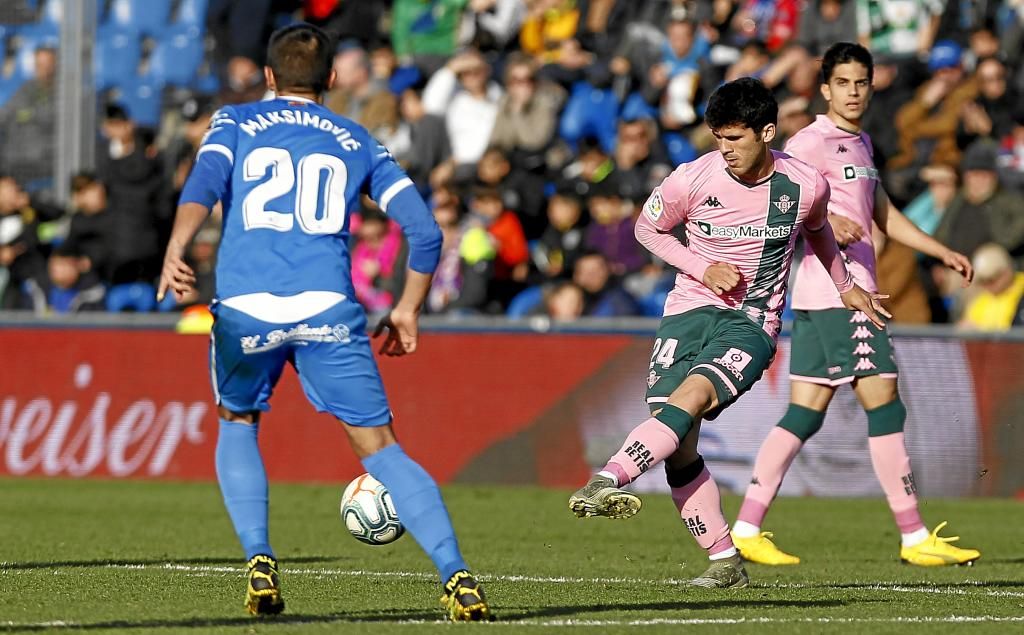 Abidal deja en manos de Aleñá su futuro en el Barcelona