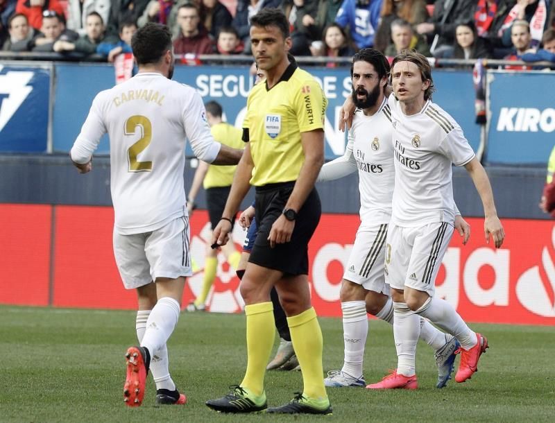 1-4. El Madrid impone su ley en El Sadar y dice sí a la Liga