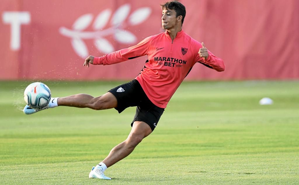 Óliver Torres, sobre el momento del equipo, el varapalo en Copa, la salida de Banega...