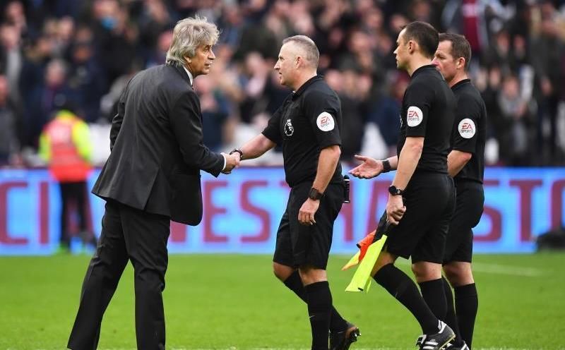 Quejas hacia un árbitro de la Premier League por su actitud irrespetuosa