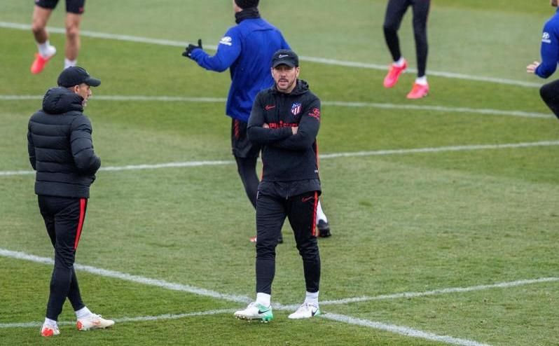 Simeone insiste con Arias, Llorente y Vitolo en el once para Valencia