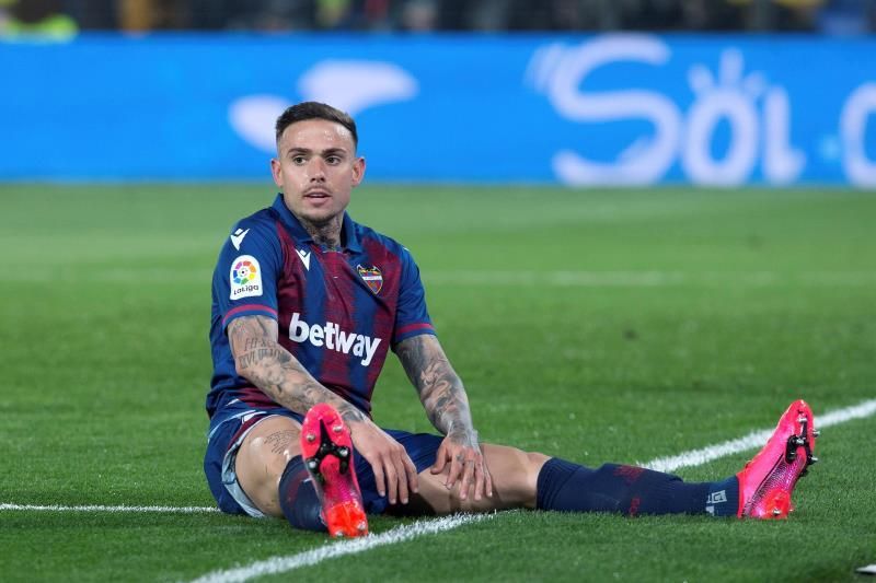 2-1. El Villarreal doblega al Levante y se mantiene firme en su escalada