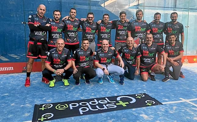 El equipo de veteranos de Vázquez Sport, en el Campeonato de Andalucía