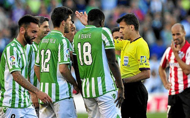 Betis y Sevilla ya conocen los árbitros de la próxima jornada
