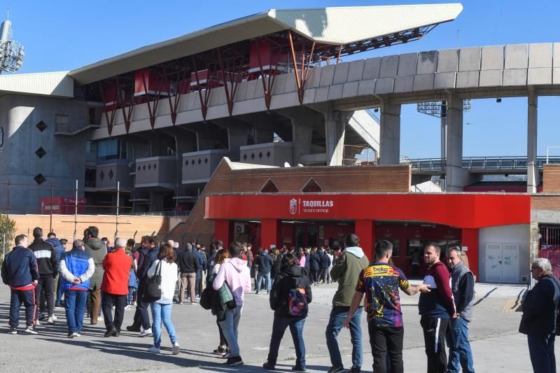 Larguísimas colas en Granada para adquirir entradas para la vuelta ante el Athletic