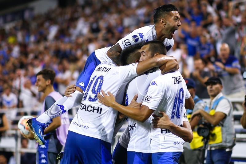 Vélez Sarsfield buscará sellar clasificación ante Aucas en la altitud de Quito