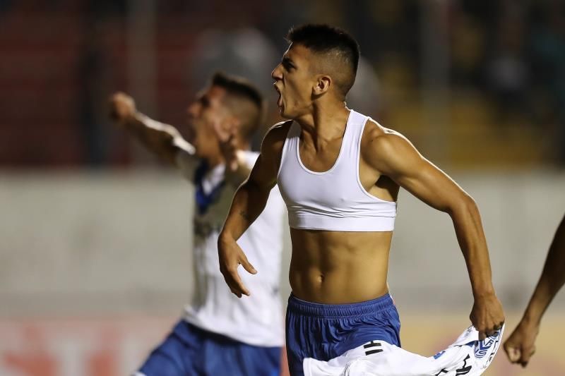 Un penalti agóico clasifica a Vélez a la segunda fase de la Copa Sudamericana