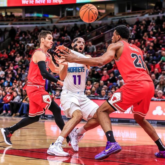 93-103. Monk y Bridges deciden triunfo de Hornets en duelo de perdedores