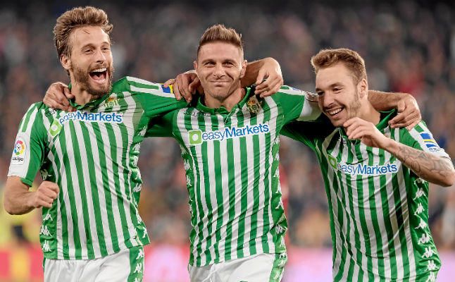 Joaquín aviva el debate en el Betis