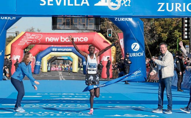 Ayenew y Chekwel vuelan en un Maratón de récord