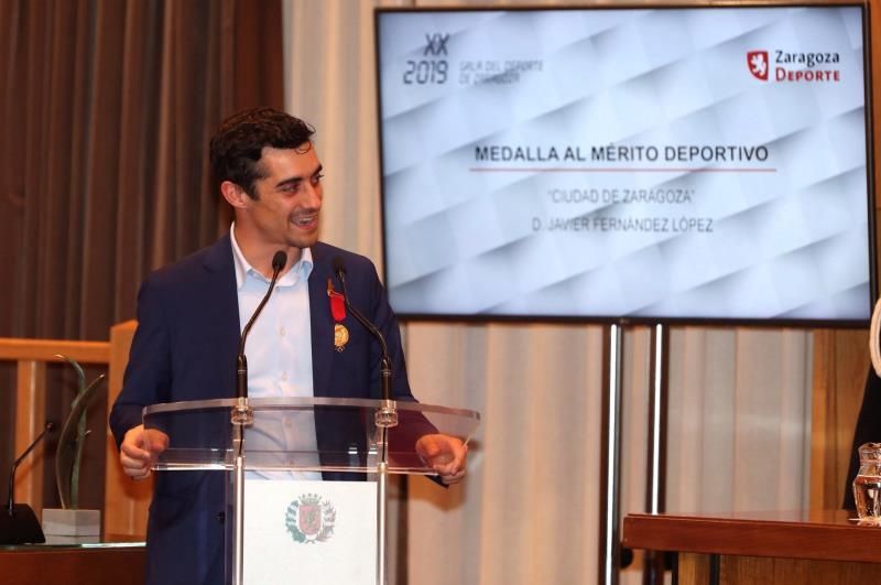 Javier Fernández recibe la medalla al Mérito Deportivo "Ciudad de Zaragoza"