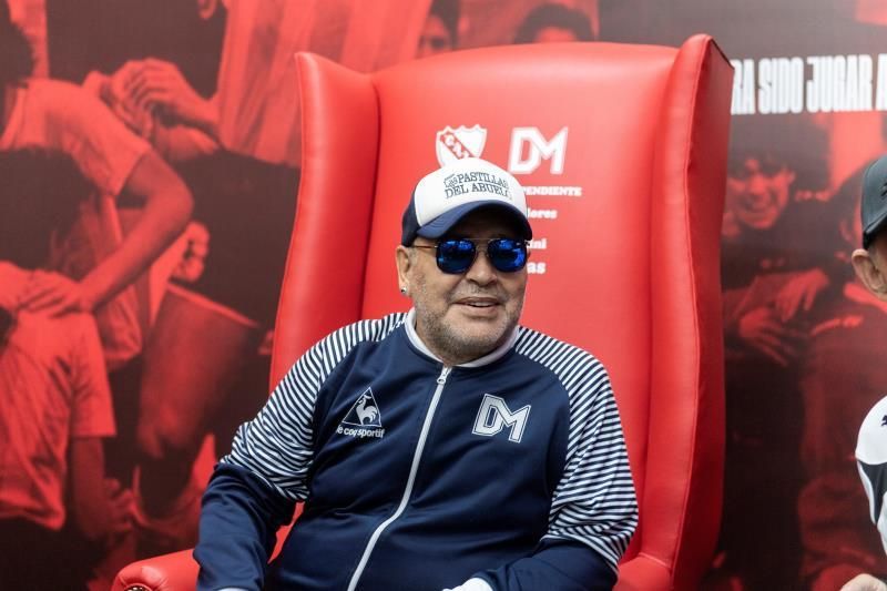 El Gimnasia de Maradona debuta con triunfo sobre equipo de quinta división