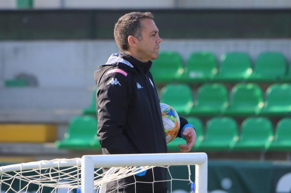 Pier estalla contra el arbitraje al Real Betis Féminas