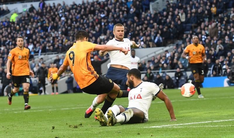 El mexicano Raúl Jiménez ahoga la pólvora del Tottenham