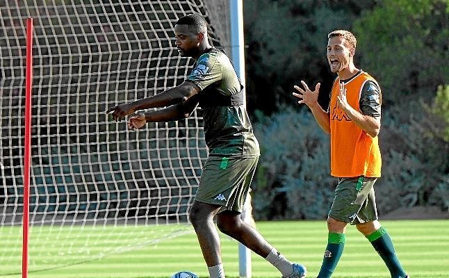 Canales y Carvalho, ante el Madrid con la mente en el derbi
