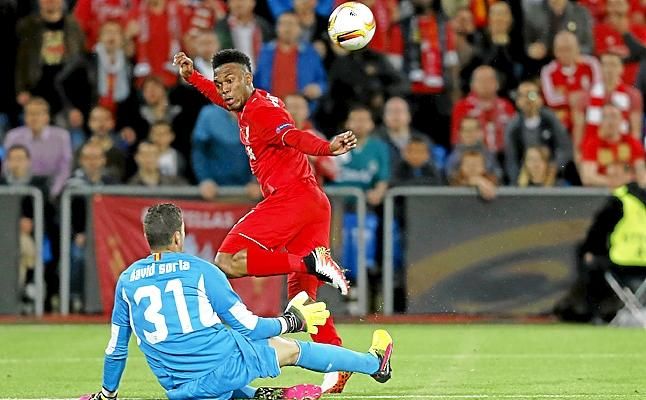 Sturridge, sancionado sin jugar por apostar que ficharía por el Sevilla