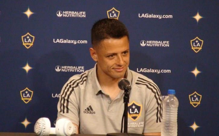 Victoria de los campeones y debut de "Chicharito"