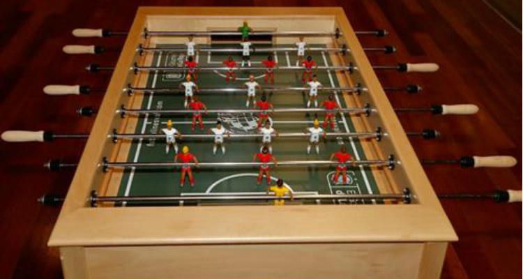 Se presenta el primer futbolín de la selección española femenina en la semana del 8 de marzo