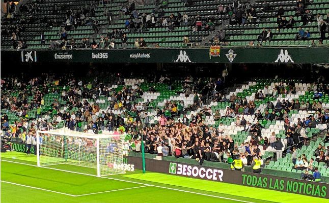 La policía desalojó a Ultras Sur del Benito Villamarín