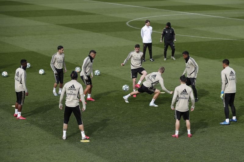 El Real Madrid de fútbol y baloncesto, en cuarentena tras un positivo