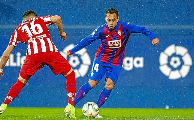 Sevilla y Betis se interesan por la situación de Orellana